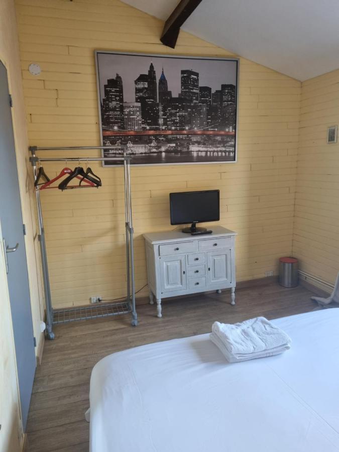 Chambre individuelle avec cuisine commune Tilloloy Esterno foto
