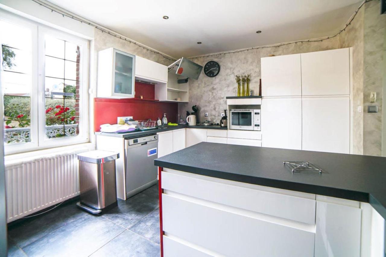 Chambre individuelle avec cuisine commune Tilloloy Esterno foto