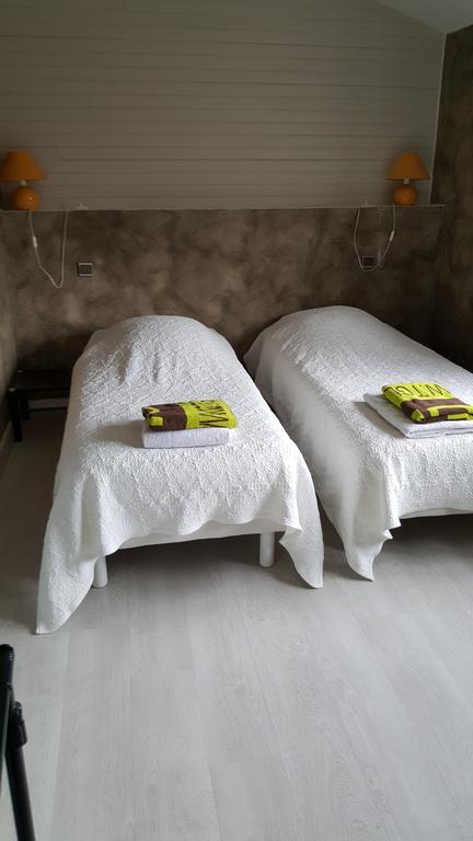 Chambre individuelle avec cuisine commune Tilloloy Esterno foto