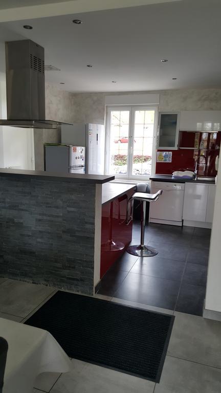 Chambre individuelle avec cuisine commune Tilloloy Esterno foto