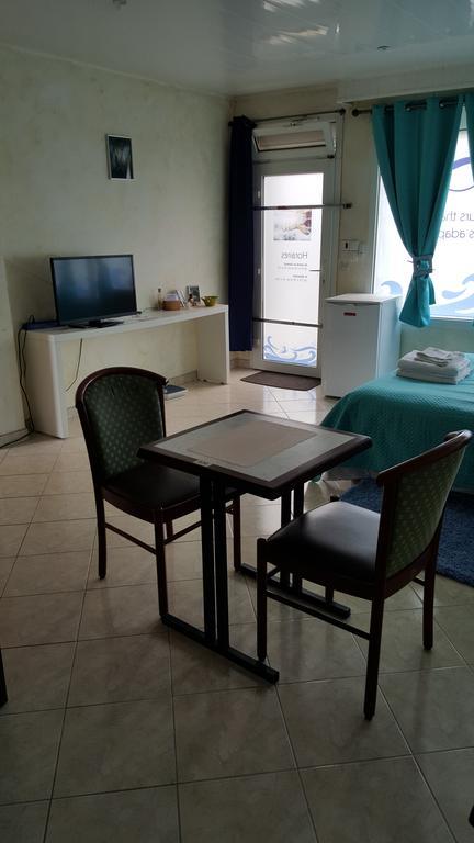 Chambre individuelle avec cuisine commune Tilloloy Esterno foto